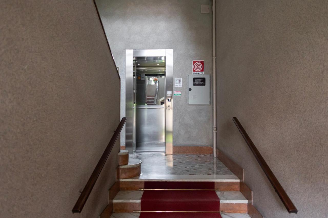 Elegante Bilocale In De Angeli - Piazzale Siena Apartment Milan Exterior photo